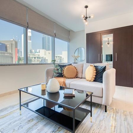 Unbeatable Rate Stylish 1Br With Balcony Near Metro By Deluxe Holiday Homes Dubai Luaran gambar